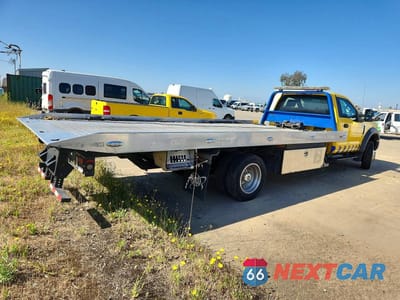 Trzecie zdjęcie samochodu z tyłu: 2019 FORD F550 SUPER DUTY VIN:1FDUF5GY2KDA01683 - miniatura
