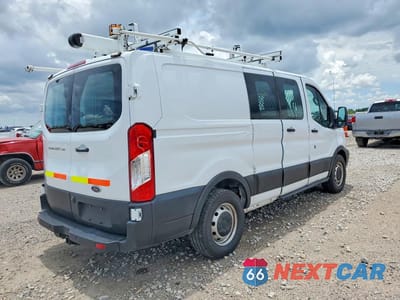 Trzecie zdjęcie samochodu z tyłu: 2019 FORD TRANSIT T-150 VIN:1FTYE1ZM1KKA36464 - miniatura