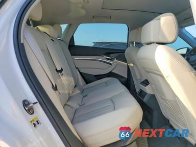 Zdjęcie 11 z 13 samochodu: 2022 AUDI E-TRON PREMIUM VIN:WA1AAAGE6NB012586 - miniatura