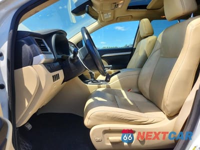 Zdjęcie 7 z 13 samochodu: 2017 TOYOTA HIGHLANDER XLE VIN:5TDKZRFH5HS193139 - miniatura