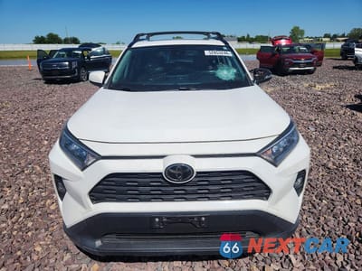 Piąte zdjęcie samochodu w środku: 2019 TOYOTA RAV4 XLE PREMIUM VIN:JTMC1RFV1KD019945 - miniatura