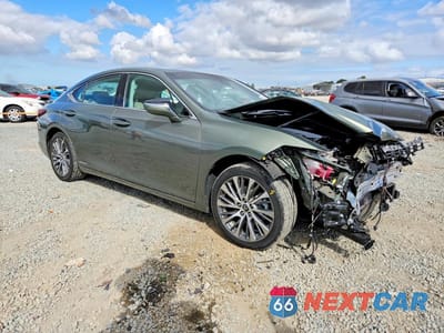 Czwarte zdjęcie samochodu z boku: 2020 LEXUS ES 300H VIN:58AD21B1XLU010012 - miniatura