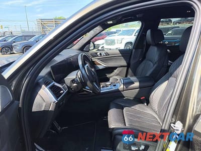 Zdjęcie 7 z 15 samochodu: 2023 BMW X7 M60I VIN:5UX33EM04P9R91655 - miniatura