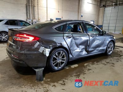 Trzecie zdjęcie samochodu z tyłu: 2019 FORD FUSION TITANIUM VIN:3FA6P0RU2KR236296 - miniatura