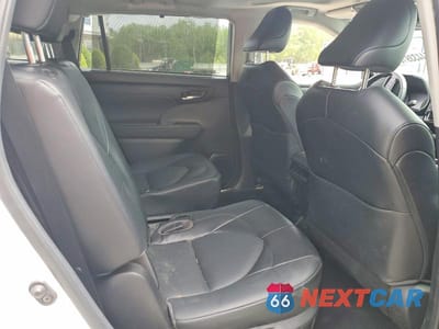 Zdjęcie 11 z 13 samochodu: 2022 TOYOTA HIGHLANDER XLE VIN:5TDGZRBH2NS204427 - miniatura