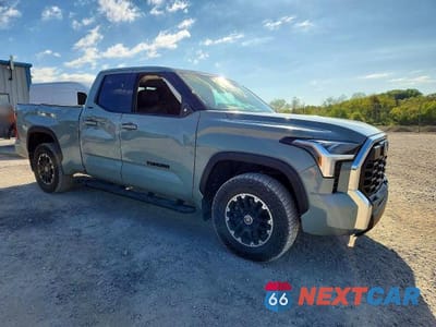 Czwarte zdjęcie samochodu z boku: 2022 TOYOTA TUNDRA SR5 VIN:5TFLA5DA8NX006962 - miniatura