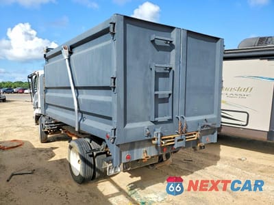 Trzecie zdjęcie samochodu z tyłu: 2018 ISUZU NPR HD DUMP TRUCK VIN:54DC4W1B3JS801124 - miniatura
