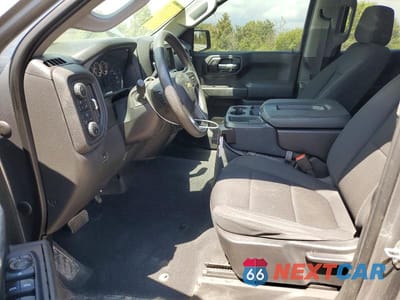 Zdjęcie 7 z 12 samochodu: 2021 CHEVROLET SILVERADO K1500 CUSTOM VIN:3GCPYBEK2MG312044 - miniatura