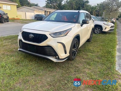 Drugie zdjęcie samochodu z przodu: 2021 TOYOTA HIGHLANDER XSE VIN:5TDJZRBH1MS132141 - miniatura