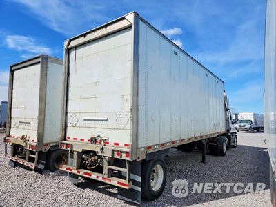 Czwarte zdjęcie samochodu z boku: 2016 FREIGHTLINER CASCADIA 125 SEMI TRUCK VIN:1FUBGEDV0GLHC5640 - miniatura