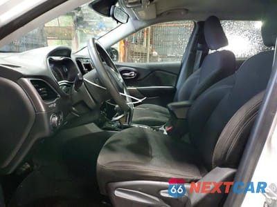 Zdjęcie 7 z 13 samochodu: 2021 JEEP CHEROKEE LATITUDE VIN:1C4PJLCB7MD189416 - miniatura