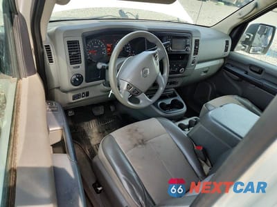 Zdjęcie 8 z 13 samochodu: 2018 NISSAN NV 2500 HD SV VIN:1N6AF0LYXJN806773 - miniatura