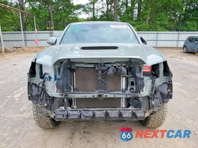Piąte zdjęcie samochodu w środku: 2022 TOYOTA TACOMA TRD SPORT VIN:3TYCZ5AN1NT102412 - miniatura