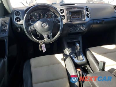Zdjęcie 8 z 14 samochodu: 2016 VOLKSWAGEN TIGUAN S VIN:WVGAV7AX0GW585613 - miniatura