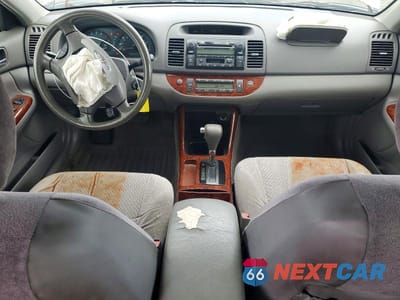 Zdjęcie 8 z 12 samochodu: 2003 TOYOTA CAMRY XLE VIN:JTDBE32K530154637 - miniatura