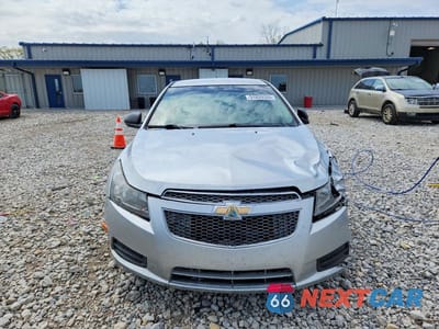 Piąte zdjęcie samochodu w środku: 2014 CHEVROLET CRUZE LS VIN:1G1PB5SH1E7206329 - miniatura