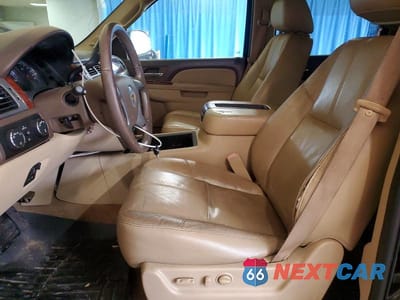 Zdjęcie 7 z 13 samochodu: 2011 CHEVROLET SUBURBAN K1500 LT VIN:1GNSKJE37BR189943 - miniatura