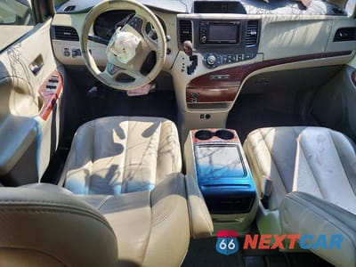 Zdjęcie 8 z 13 samochodu: 2014 TOYOTA SIENNA XLE 8-PASSENGER VIN:5TDYK3DC3ES517705 - miniatura