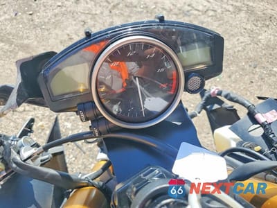 Zdjęcie 7 z 9 samochodu: 2014 YAMAHA YZFR6 VIN:JYARJ16E8EA031653 - miniatura