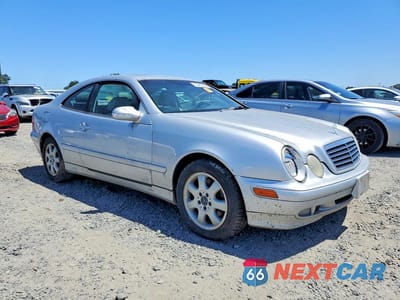 Czwarte zdjęcie samochodu z boku: 2002 MERCEDES-BENZ CLK 320 VIN:WDBLJ65G52T128169 - miniatura