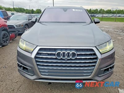 Piąte zdjęcie samochodu w środku: 2017 AUDI Q7 PREMIUM PLUS VIN:WA1LAAF79HD036482 - miniatura