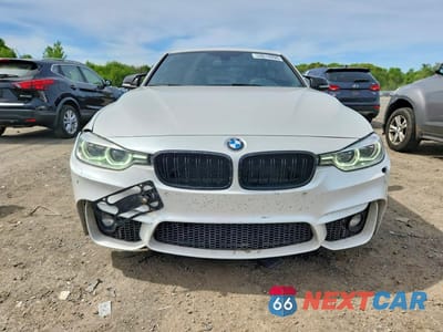 Piąte zdjęcie samochodu w środku: 2017 BMW 330 XI VIN:WBA8D9C3XHA011155 - miniatura