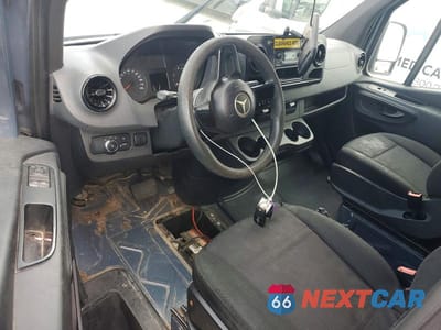 Zdjęcie 8 z 13 samochodu: 2019 MERCEDES BENZ SPRINTER 2500 DELIVERY VAN VIN:WD4PF1CD7KP148843 - miniatura
