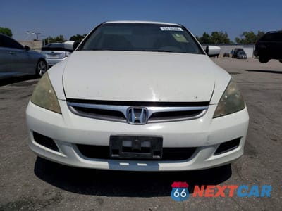 Piąte zdjęcie samochodu w środku: 2007 HONDA ACCORD 4D LX VIN:1HGCM66597A007624 - miniatura