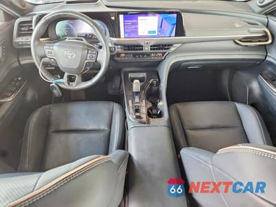Zdjęcie 8 z 12 samochodu: 2025 TOYOTA CROWN PLATINUM VIN:JTDAFAAF3S3012527 - miniatura