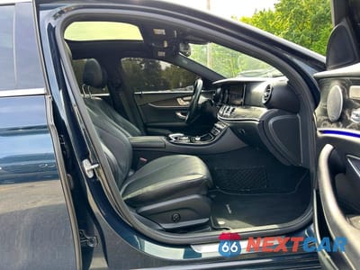 Zdjęcie 9 z 10 samochodu: 2017 MERCEDES-BENZ E 300 4MATIC VIN:WDDZF4KB7HA028160 - miniatura