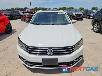 Piąte zdjęcie samochodu w środku: 2018 VOLKSWAGEN PASSAT SE VIN:1VWBA7A38JC009727 - miniatura
