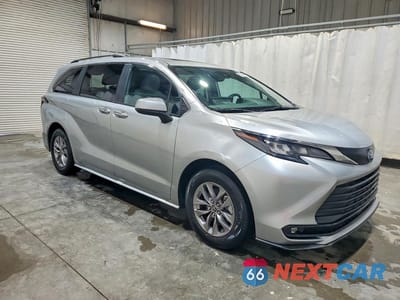 Czwarte zdjęcie samochodu z boku: 2025 TOYOTA SIENNA XLE 8-PASSENGER VIN:5TDYRKEC1SS243923 - miniatura