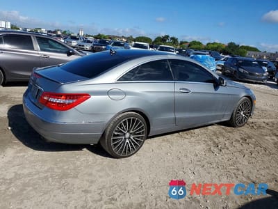Trzecie zdjęcie samochodu z tyłu: 2013 MERCEDES-BENZ E 350 VIN:WDDKJ5KB3DF219058 - miniatura
