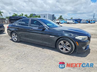 Czwarte zdjęcie samochodu z boku: 2013 BMW 528 I VIN:WBAXG5C5XDD229831 - miniatura
