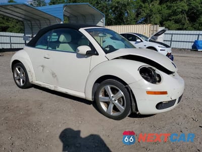 Czwarte zdjęcie samochodu z boku: 2007 VOLKSWAGEN NEW BEETLE TRIPLE WHITE VIN:3VWFF31YX7M419511 - miniatura