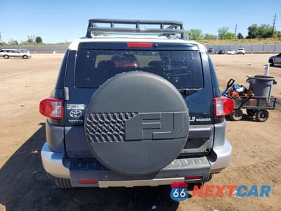 Zdjęcie 6 z 13 samochodu: 2007 TOYOTA FJ CRUISER BASE VIN:JTEBU11F470089602 - miniatura