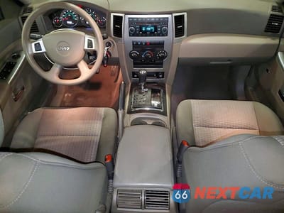 Zdjęcie 8 z 13 samochodu: 2009 JEEP GRAND CHEROKEE LAREDO VIN:1J8HR48P49C552638 - miniatura