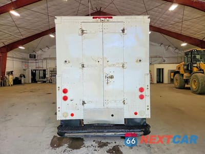 Zdjęcie 6 z 12 samochodu: 2015 FORD F250 SUPER DUTY BOX TRUCK VIN:1FDBF2B6XFEA47578 - miniatura