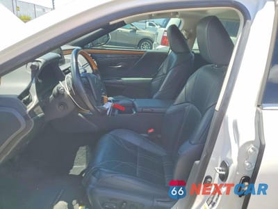 Zdjęcie 7 z 13 samochodu: 2019 LEXUS ES 300H VIN:JTHB21B17K2002574 - miniatura