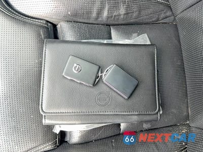Zdjęcie 12 z 12 samochodu: 2016 VOLVO XC90 T6 VIN:YV4A22PL1G1059389 - miniatura