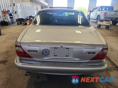 Zdjęcie 6 z 12 samochodu: 2000 JAGUAR XJR VIN:SAJDA15B9YMF18129 - miniatura