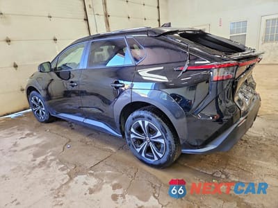 Drugie zdjęcie samochodu z przodu: 2024 TOYOTA BZ4X XLE VIN:JTMAAAAA7RA047693 - miniatura