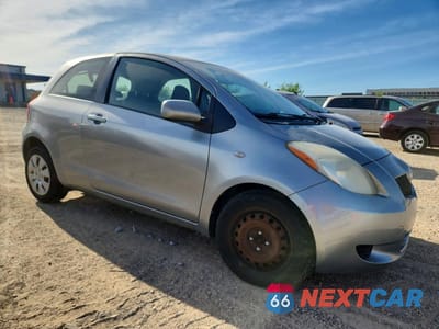Czwarte zdjęcie samochodu z boku: 2007 TOYOTA YARIS BASE VIN:JTDJT923875108757 - miniatura