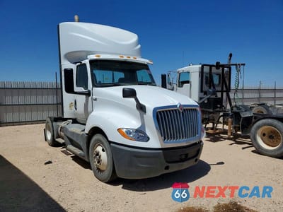2018 INTERNATIONAL LT625 SEMI TRUCK 1HSDYAPR6JH698256 - główne zdjęcie licytacji z USA - miniatura
