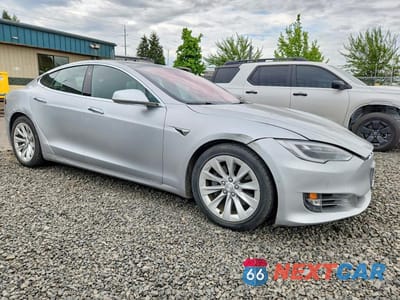 Czwarte zdjęcie samochodu z boku: 2016 TESLA MODEL S VIN:5YJSA1E25GF175586 - miniatura