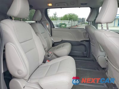 Zdjęcie 11 z 14 samochodu: 2019 TOYOTA SIENNA XLE 7-PASSENGER VIN:5TDDZ3DC3KS216793 - miniatura