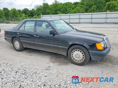 Czwarte zdjęcie samochodu z boku: 1987 MERCEDES-BENZ 300 E VIN:WDBEA30DXHA402295 - miniatura