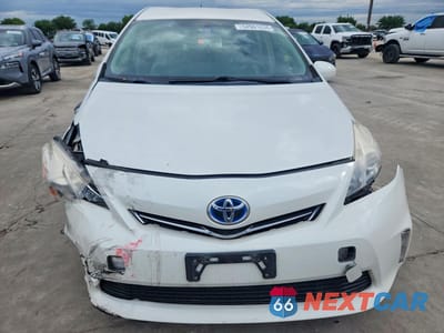 Piąte zdjęcie samochodu w środku: 2014 TOYOTA PRIUS V THREE VIN:JTDZN3EU6E3324467 - miniatura