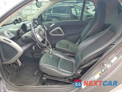 Zdjęcie 7 z 12 samochodu: 2014 SMART FORTWO VIN:WMEEJ9AA4EK787658 - miniatura