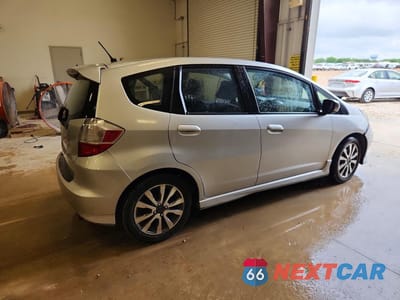 Trzecie zdjęcie samochodu z tyłu: 2013 HONDA FIT SPORT VIN:JHMGE8H51DC022302 - miniatura
